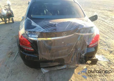 2017 Mercedes-Benz C 300 Luxury/Sport из США, поврежденный, VIN 55SWF4JB8HU203827